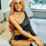 Schicke Sexpuppe Selina 165 cm mit C-Cup-Brüsten